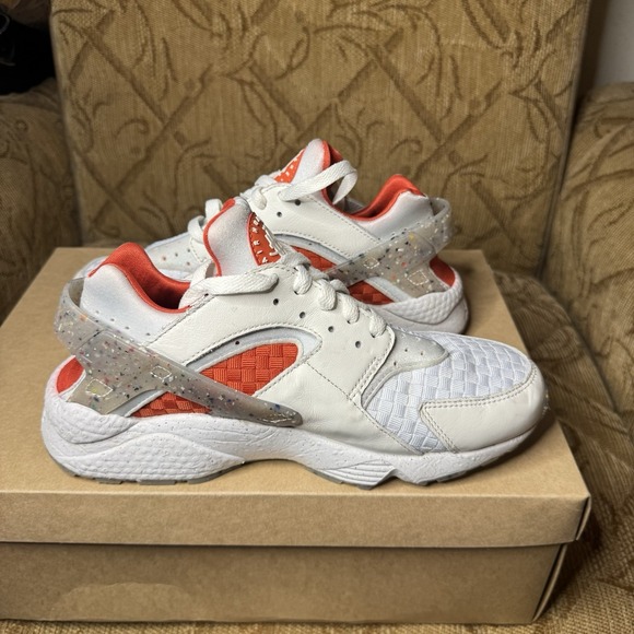 Women's multicolor 2021 Nike Huaraches, great condition, size 8.5 - Picture 2 of 8